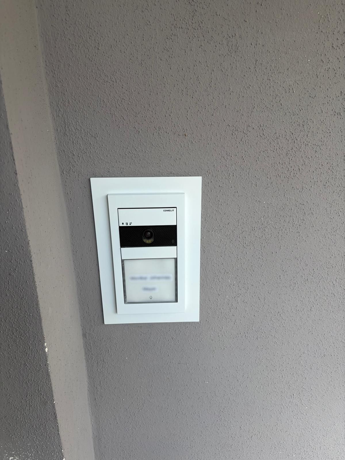 Installation einer Comelit Videosprechanlage im Einfamilienhaus
