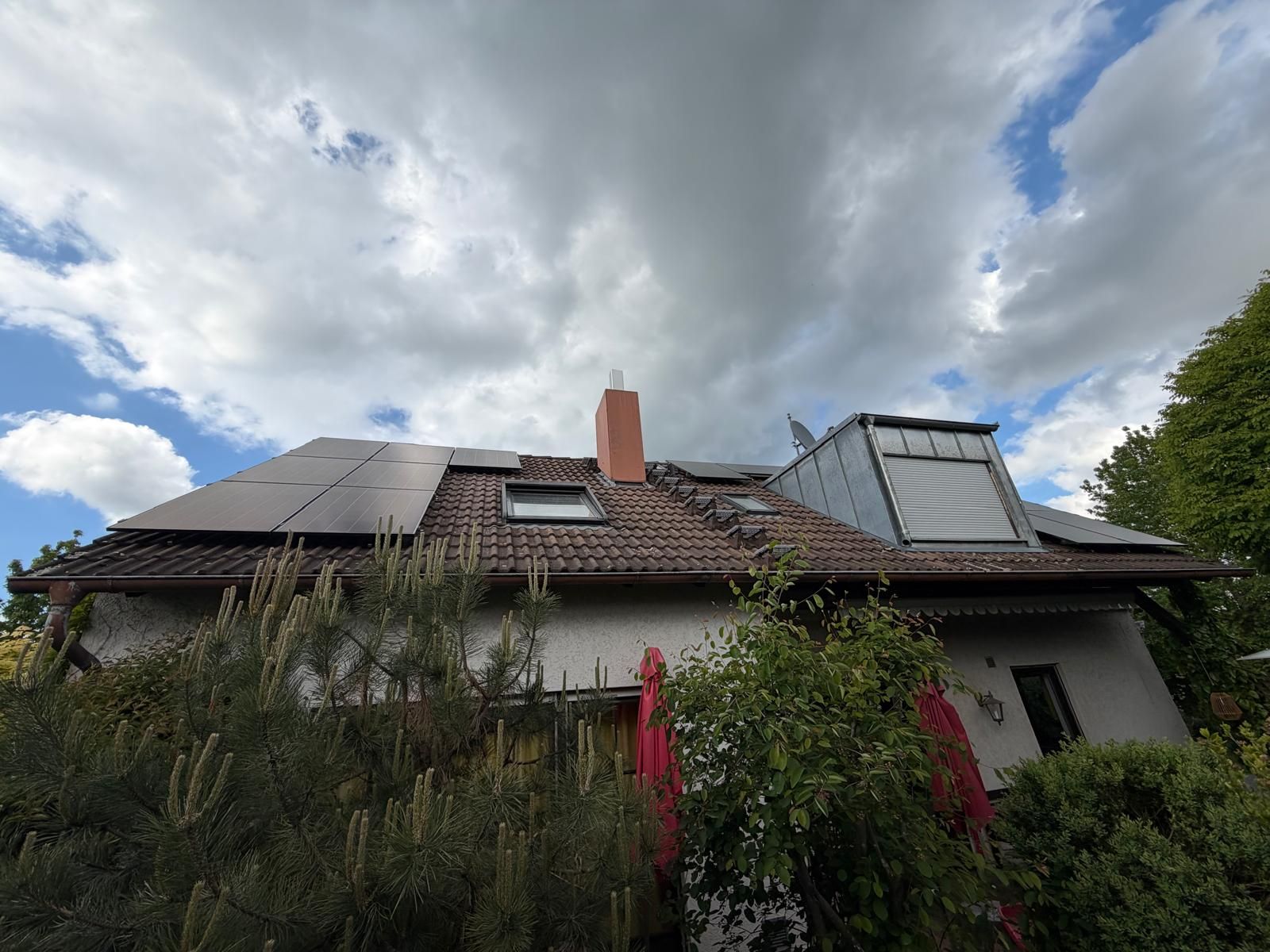 Photovoltaikanlage mit 11,5 kWp und 10 kWh Batteriespeicher