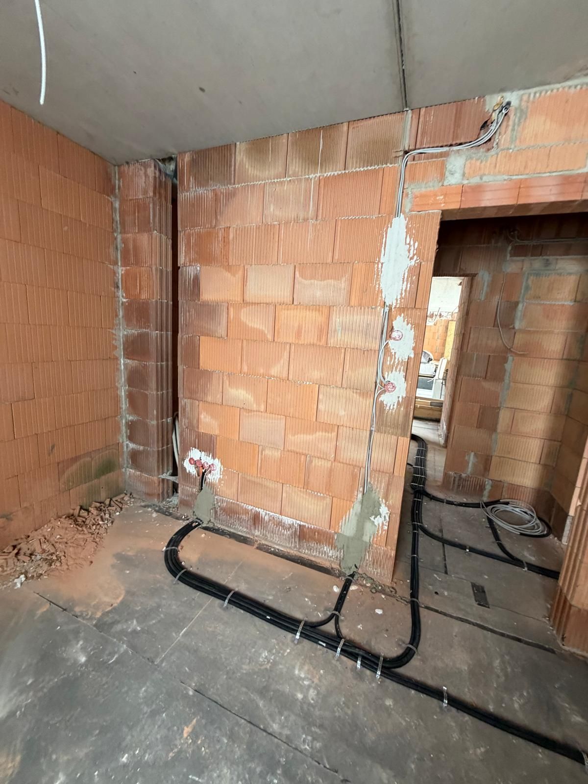 Elektroinstallation eines modernen Dreifamilienhauses