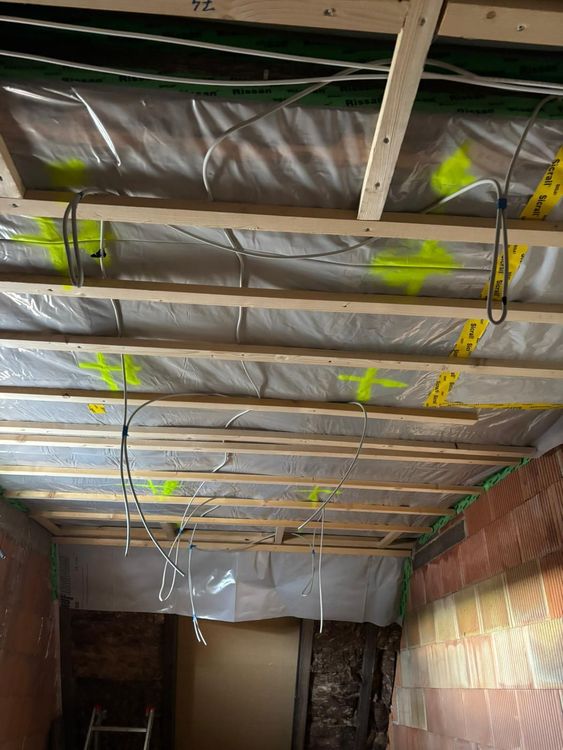 Elektroinstallation eines modernen Dreifamilienhauses