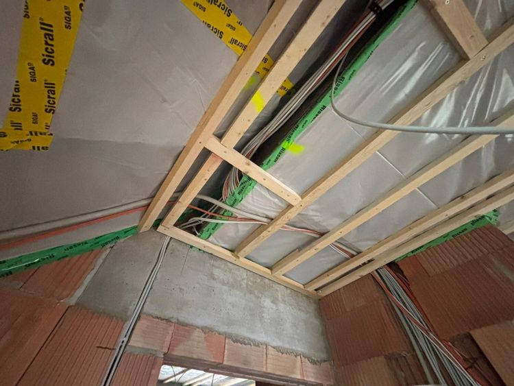 Elektroinstallation eines modernen Dreifamilienhauses