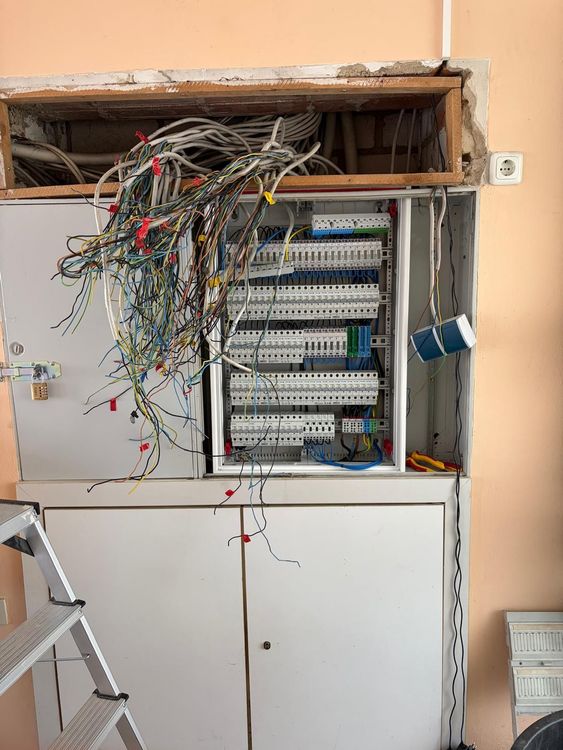 Erneuerung eines Etagenverteilers in einem Mehrparteienhaus