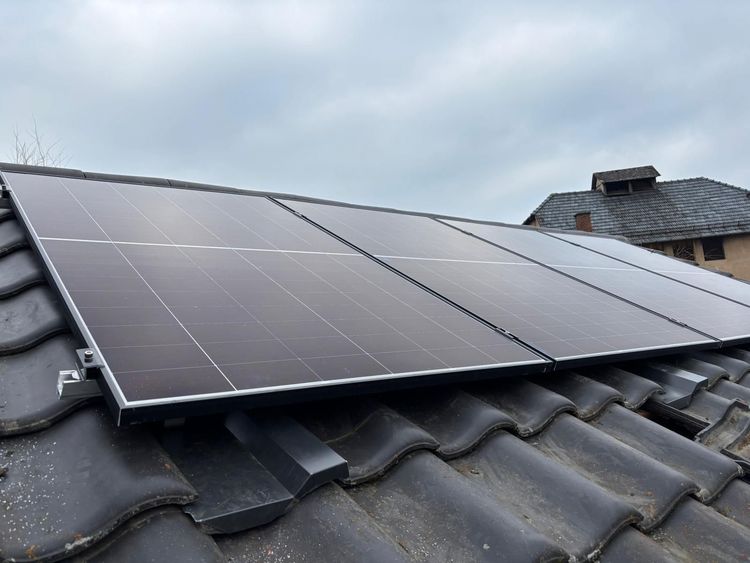 Photovoltaikanlage mit 4,3 kWp, Batteriespeicher und Notstromversorgung