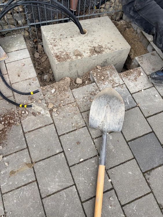 Installation einer KEBA Wallbox mit Standfuß