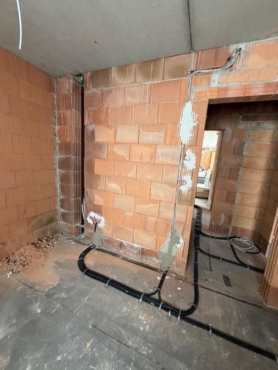 Elektroinstallation eines modernen Dreifamilienhauses