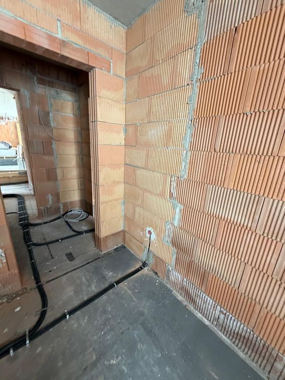 Elektroinstallation eines modernen Dreifamilienhauses